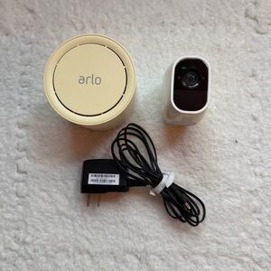Netgear Arlo VMB3500 Base Station + Power Cable + 1 VMC3030 Wireless Camera HD